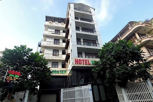Exterior - Hoa Sen Hotel (Ho Chi Minh City)