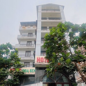 Exterior - Hoa Sen Hotel (Ho Chi Minh City)
