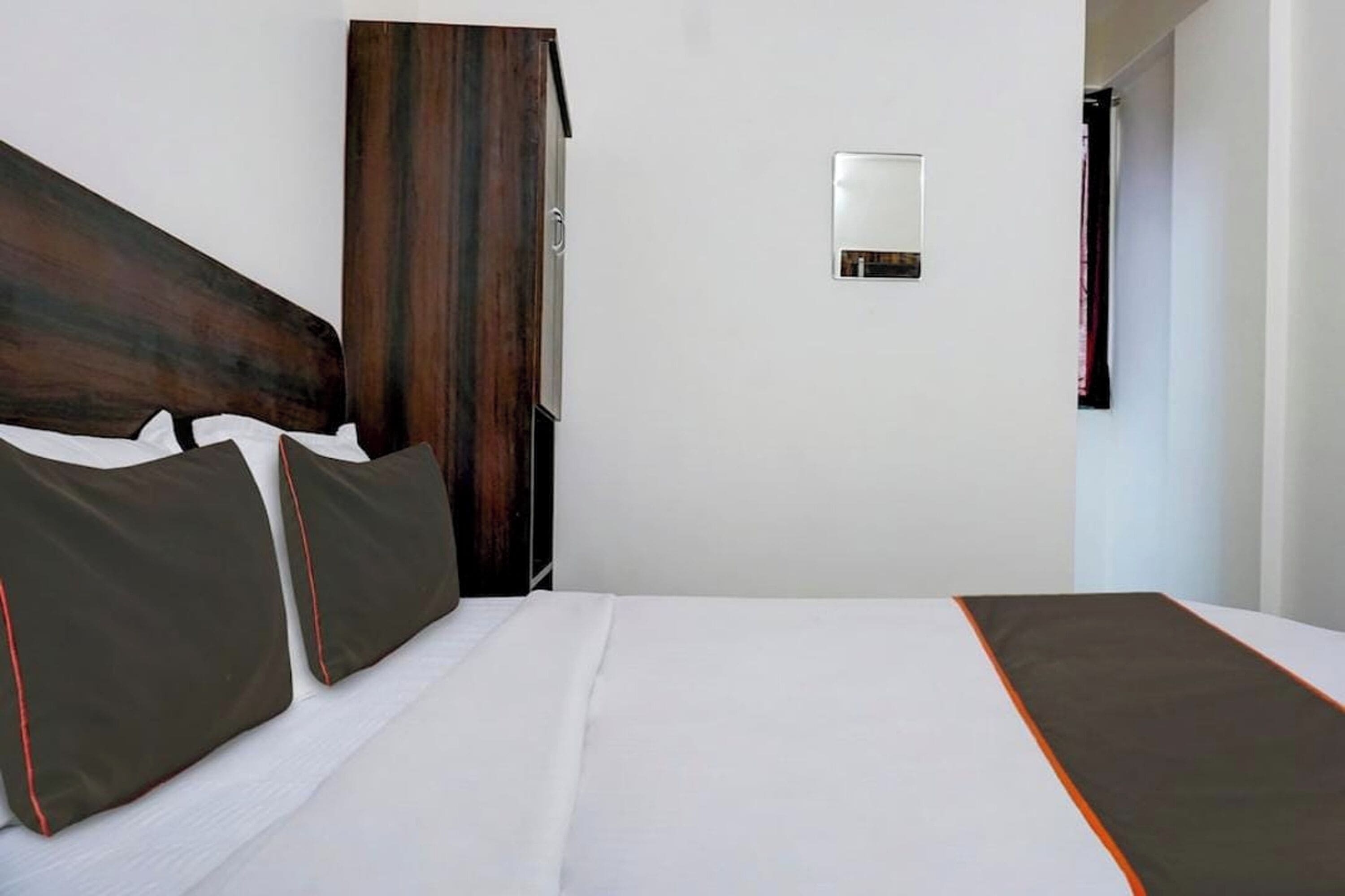 Escritorio, wifi gratis y ropa de cama 