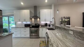 Coffee/tea maker, fridge, microwave, oven