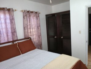 1 chambre, fer et planche Ă repasser, Wi-Fi, draps fournis