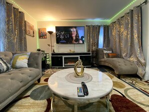 Living area - Luxury Vacation Home in Towson (Towson)