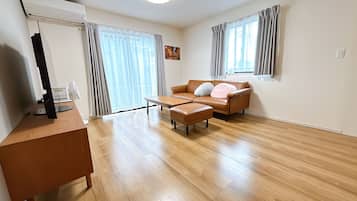 ํ์ฐ์ค, ๋ผ๋์ด | TV