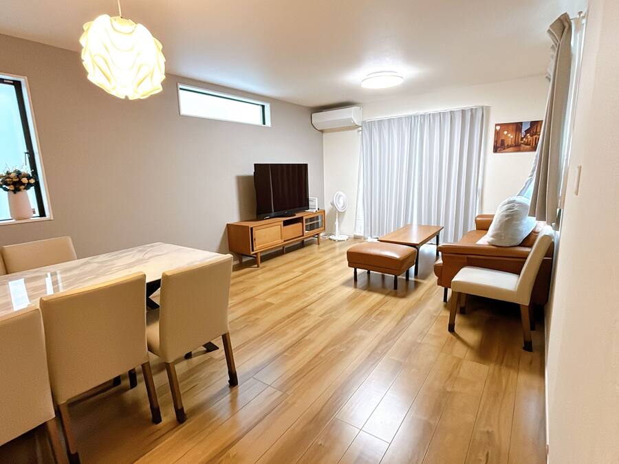 Huis, veranda | Woonruimte | Een flatscreentelevisie