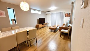 House, Lanai | Living area | Flat-screen TV - Aikino yado (Naha)