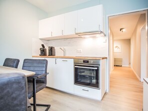 Geladeira, micro-ondas, fogão, lava-louças