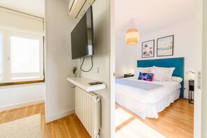 1 bedroom, iron/ironing board, free WiFi - AAL49 Alberto Alcocer, 49 (Madrid)