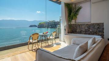 Deluxe Double Room, Sea View | Blackout drapes, free WiFi