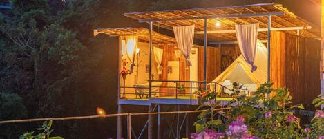 Telttamajoitus, näköala puutarhaan | Ilmainen Wi-Fi, vuodevaatteet