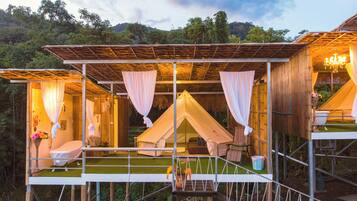 Tienda, vistas al jardín | Wifi gratis y ropa de cama