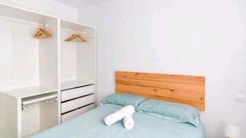 2 slaapkamers, een strijkplank/strijkijzer, wifi, beddengoed