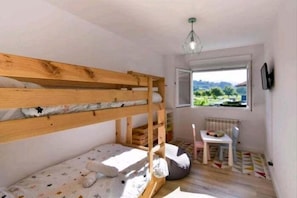 2 bedrooms, iron/ironing board, WiFi, bed sheets - Renovated apartment close to Cabarceno (Pomaluengo)