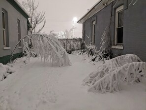 Property grounds - Soul-warming Historic home - Private hot-tub, yard, Parks, 6min to downtown SLC. (Salt Lake City)