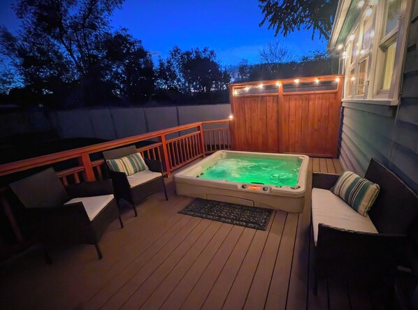 Terrace/patio - Soul-warming Historic home - Private hot-tub, yard, Parks, 6min to downtown SLC. (Salt Lake City)