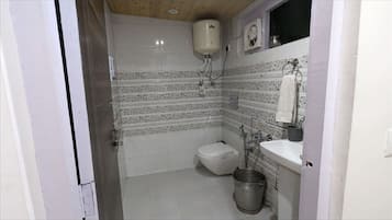 Deluxe Double Room, Mountain View | Bathroom