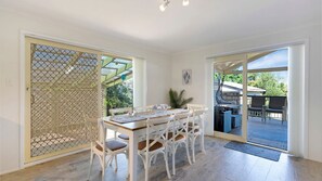 屋外ダイニングエリア