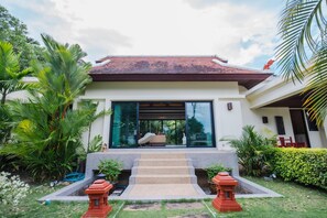 2 bedrooms - Lotus Pool Villa Your Own Slice Of Island Paradise (Rawai)