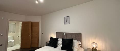 2 habitaciones, tabla de planchar con plancha y wifi gratis