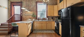 Patio/Fire Pit  | Downtown | Parking | King Bed