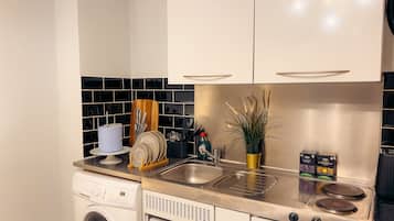 Fridge, microwave, stovetop, toaster