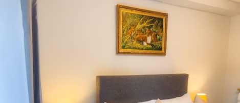 Iron/ironing board, WiFi, bed sheets