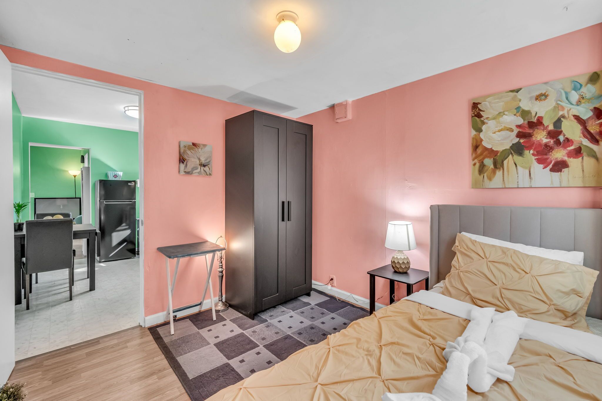 2 室のベッドルーム、アイロン / アイロン台、WiFi、ベッドシーツ