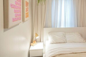 2 bedrooms, WiFi, bed sheets