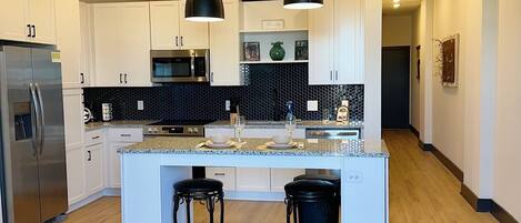 Refrigerador, horno, parrilla de estufa y lavavajillas