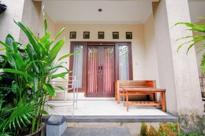 Standard Double Room, Private Bathroom, Garden View | Terrace/patio - Shana Homestay by EPS (Ubud)