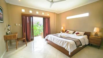 Superior tweepersoonskamer, uitzicht op stad | Een bureau