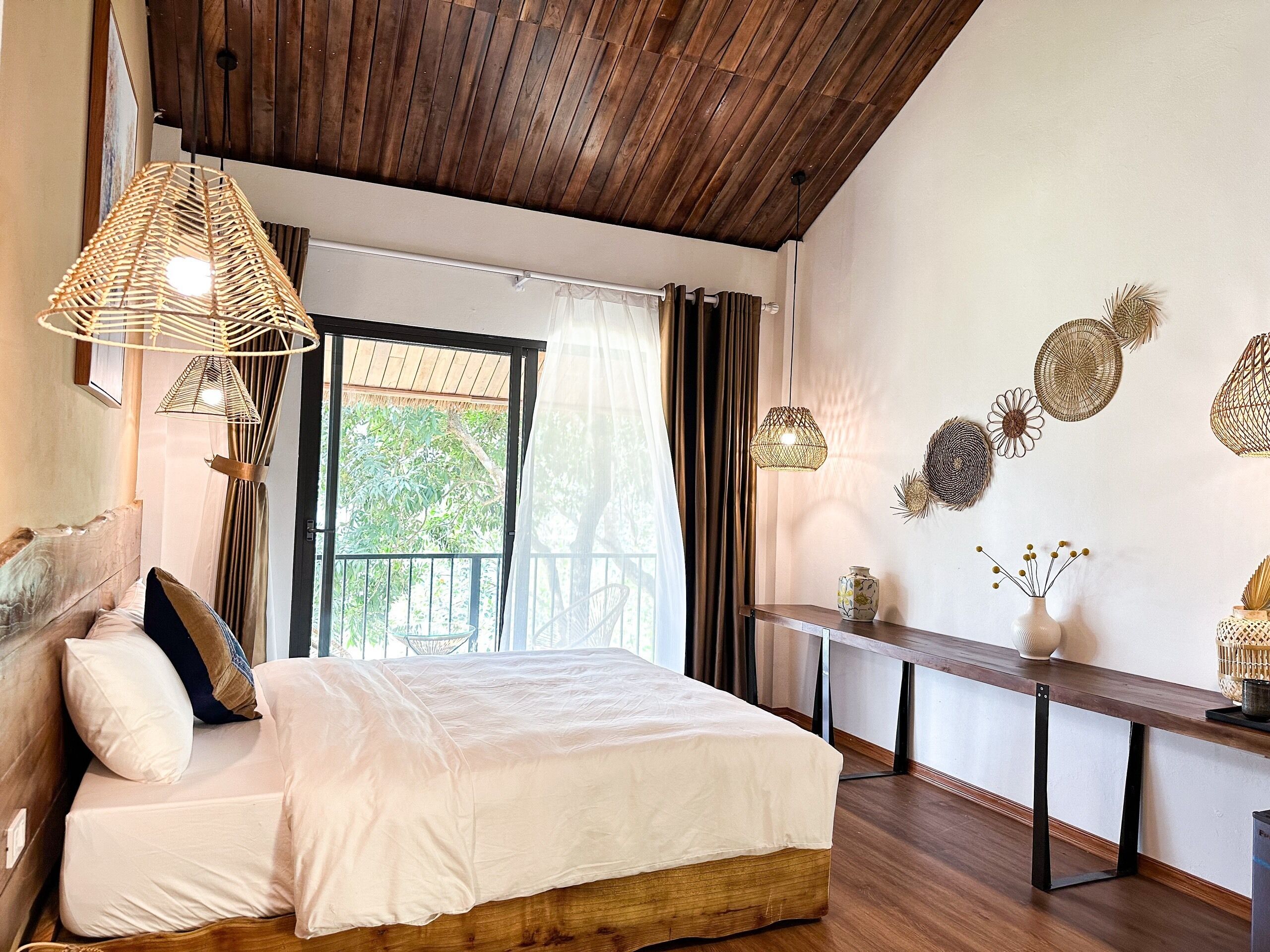 Svit Deluxe - sjöutsikt | Skrivbord, arbetsyta för laptop, gratis wi-fi och sängkläder