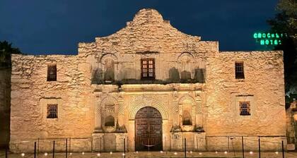 San Antonio TX Condo on Riverwalk w King Ste,Pets