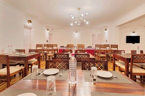 Indian cuisine - Treebo Vitasta Villa (Srinagar)