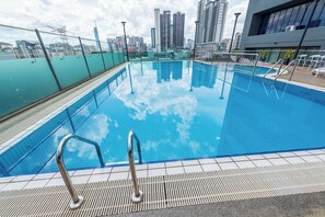 Outdoor pool - Menara PGRM by Minsu (Kuala Lumpur)
