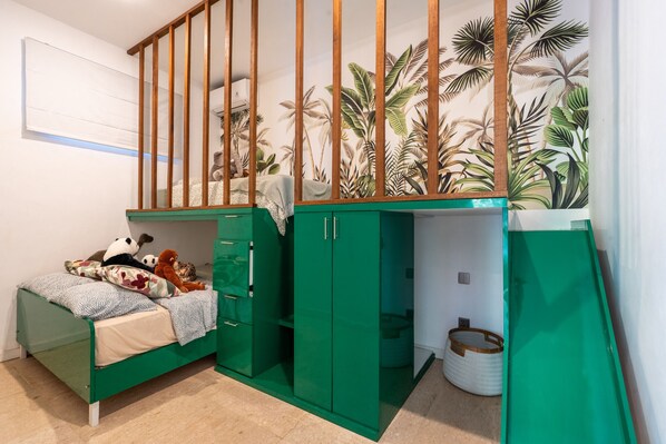 2 bedrooms, in-room safe, free WiFi, bed sheets