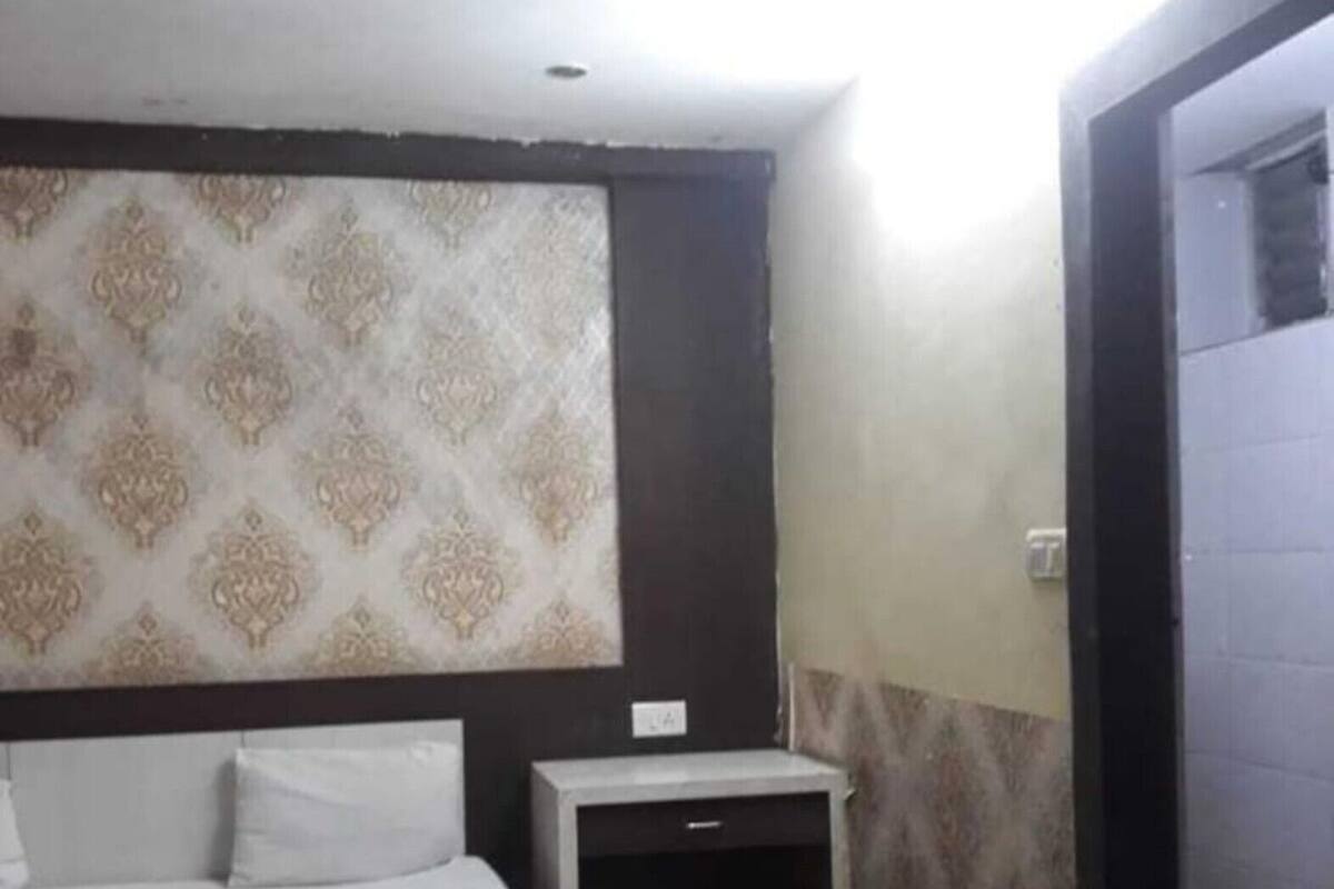 WiFi (free), bed sheets