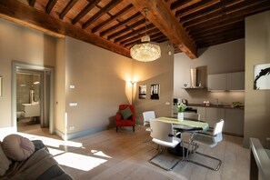 TV - The Tower Apartment in Center Town (Lucca)