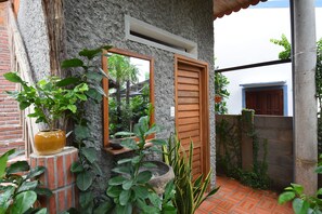 Chambre Classique Double ou avec lits jumeaux, vue jardin | Salle de bain