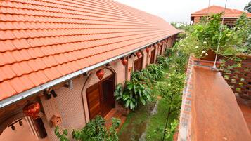 Dobbelt- eller tomannsrom – classic, hageutsikt | Terrasse/patio