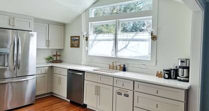 Designer Bungalow Near Duke