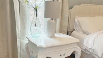 2 slaapkamers, een bureau, een strijkplank/strijkijzer, wifi