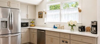 Durham Charm: 2BR Bungalow near Duke & Downtown