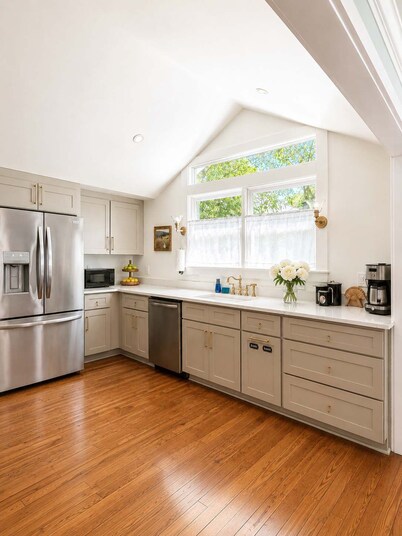 Durham Charm: 2BR Bungalow near Duke & Downtown
