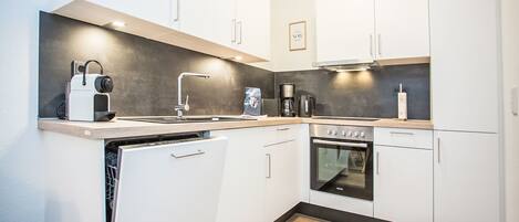 Réfrigérateur, four, lave-vaisselle