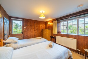2 bedrooms, iron/ironing board, travel cot, WiFi - Ghyll Foot - Cottage with a garden and parking in Patterdale (Patterdale)