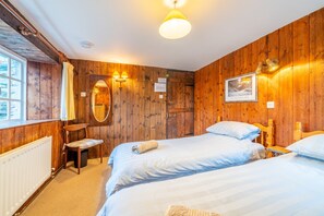 2 bedrooms, iron/ironing board, travel cot, WiFi