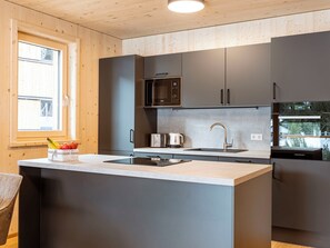 Kühlschrank, Mikrowelle, Ofen, Geschirrspüler