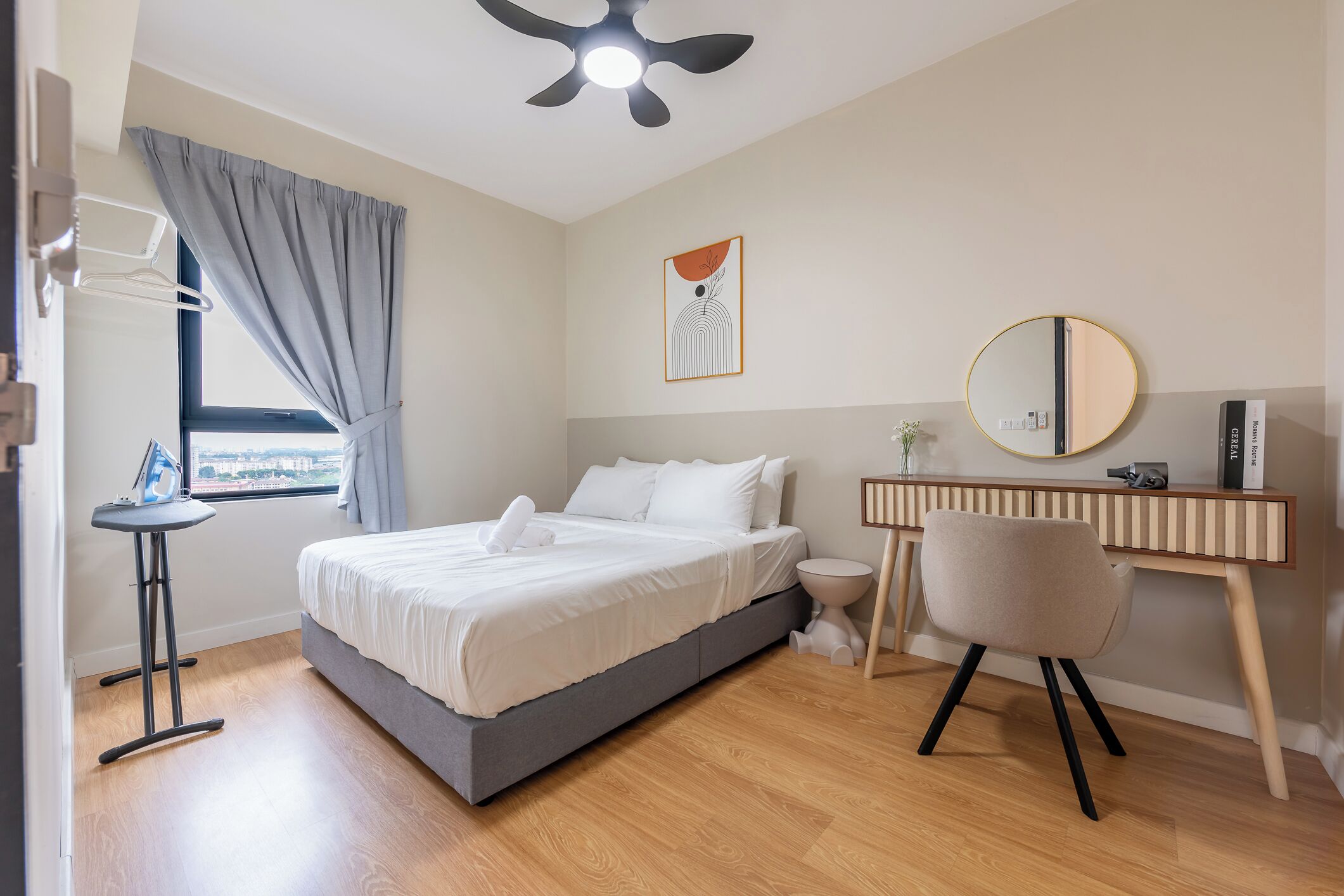 Standaard appartement, 2 slaapkamers | Een strijkplank/strijkijzer, gratis wifi, beddengoed