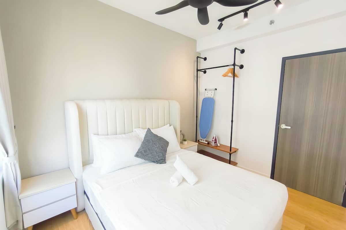 Iron/ironing board, free WiFi, bed sheets