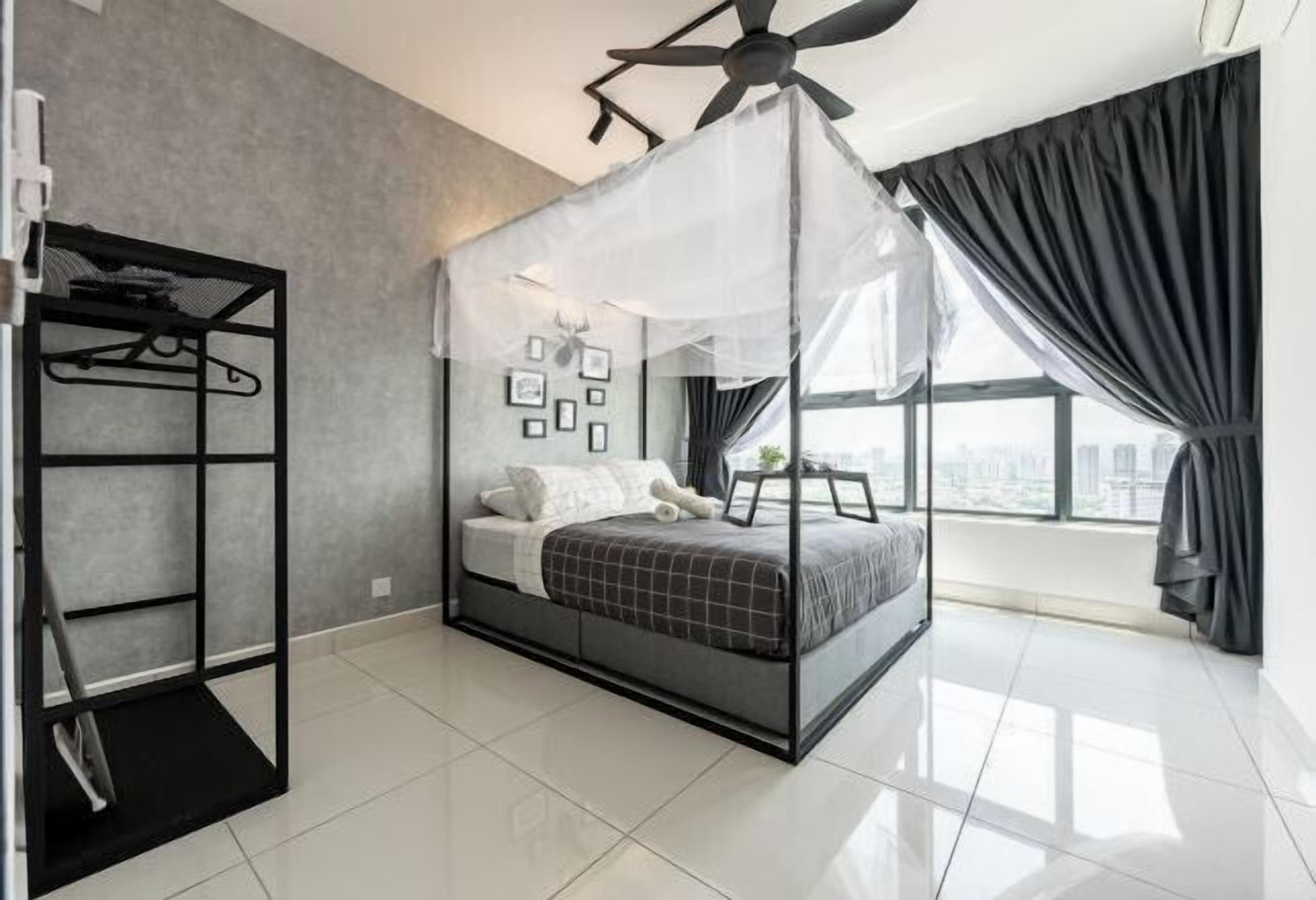 Fer et planche à repasser, Wi-Fi gratuit, draps fournis